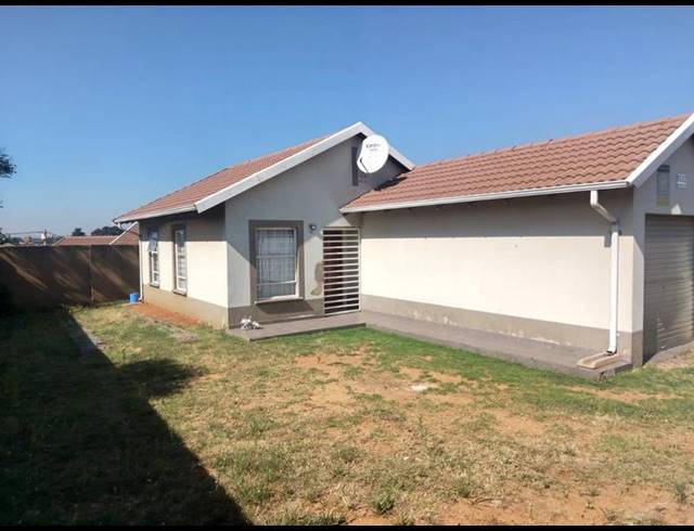 2 BEDROOM HOUSE FOR SALE IN LENASIA SOUTH